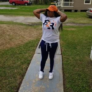 Meet your Posher, Deedee